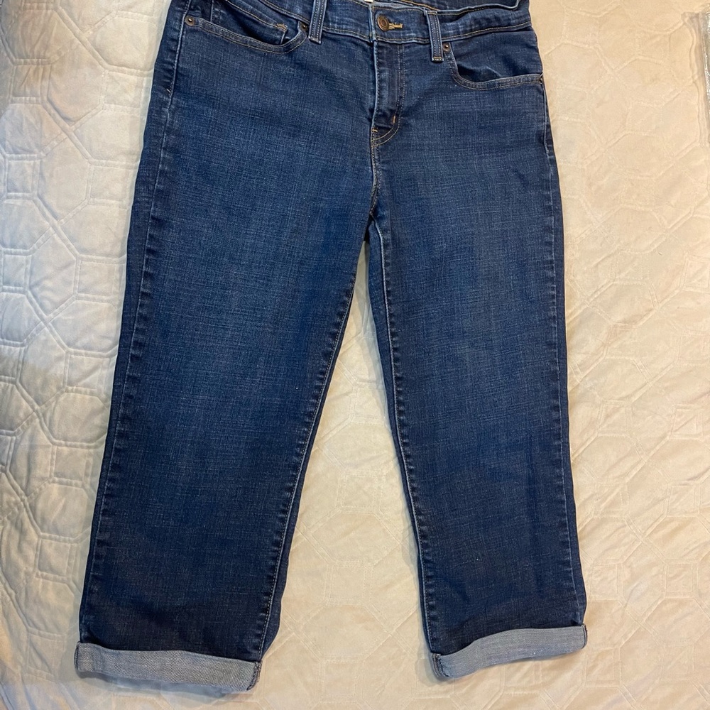Levi Cuffed Capri Jean Women's Size 29W 20Inseam LIKE NEW